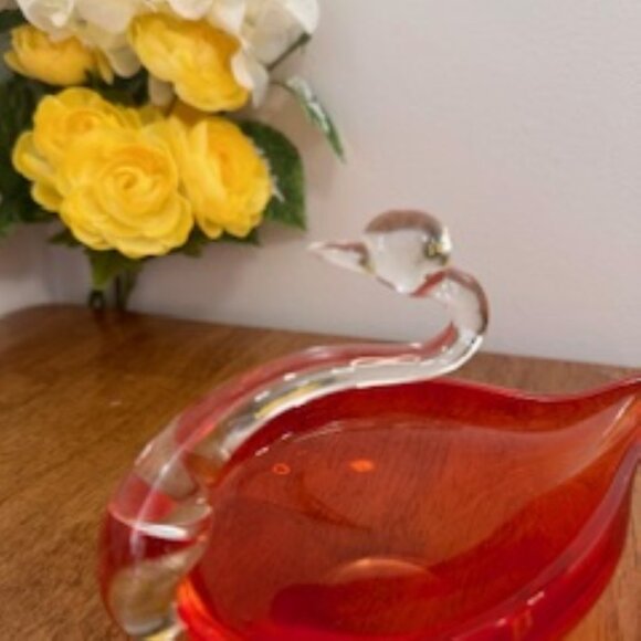 Vintage Hand Blown Glass Swan‎ Dish – Elegant Red-Orange and Clear Design - Picture 4 of 6